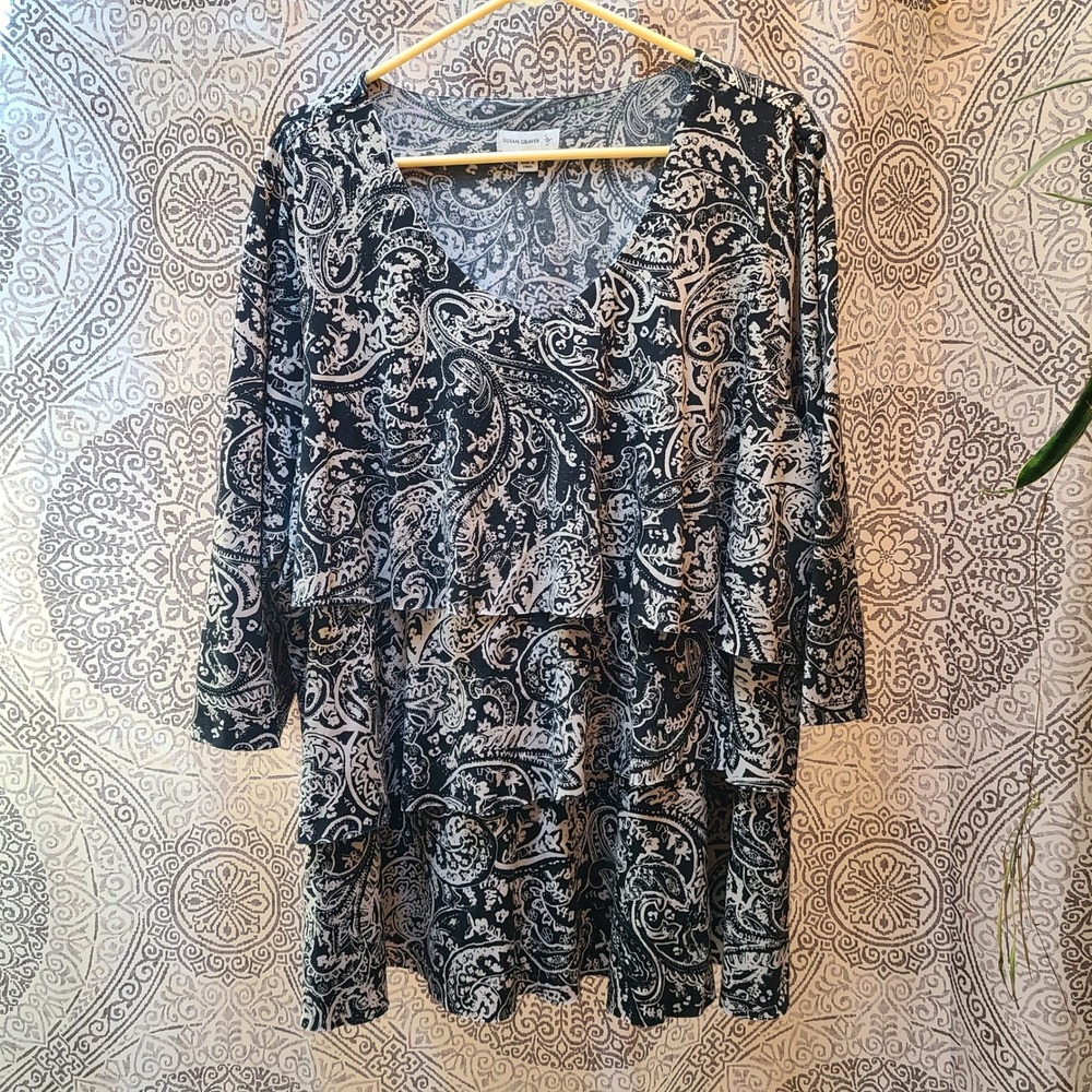 Susan Graver Blouse Women 2X Black White Paisley Tiered Ruffle Top Liquid Knit